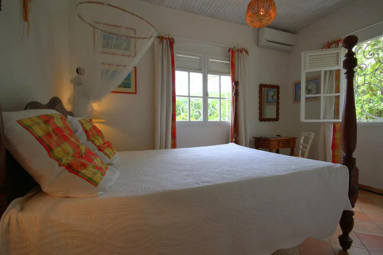 Villa avec piscine et vue mer  Le Robert 0*,